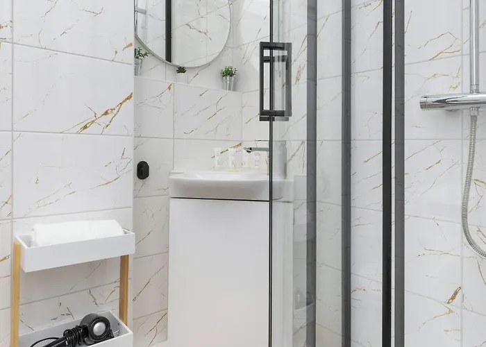 Sloneczny Z Pieknym Widokiem, Balkon & Parking By Renters 아파트