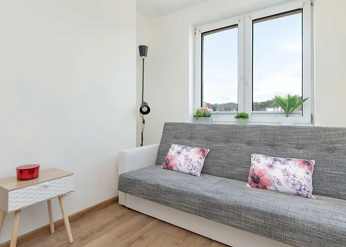 아파트 Sloneczny Z Pieknym Widokiem, Balkon & Parking By Renters